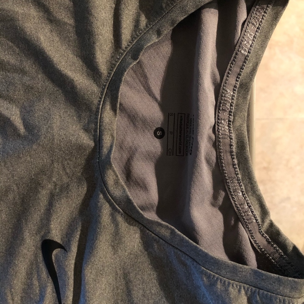 Small Nike women’s long sleeve tee